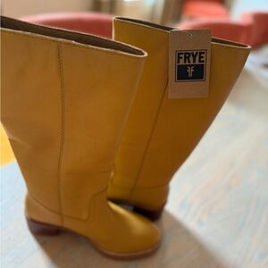 NWT Frye Camryn Leather Tall Boots in banana